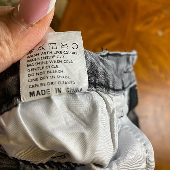 Stylish Distressed Women Jeans, XL - Picture 9 of 9